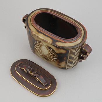 Gunnar Nylund, a lidded porcelain vase 'Flambé', Rörstrand Lidköping.