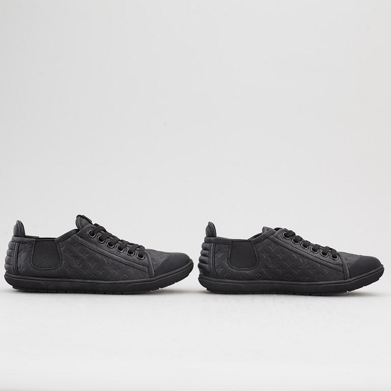 LOUIS VUITTON, a pair of sneakers, size 35,5.