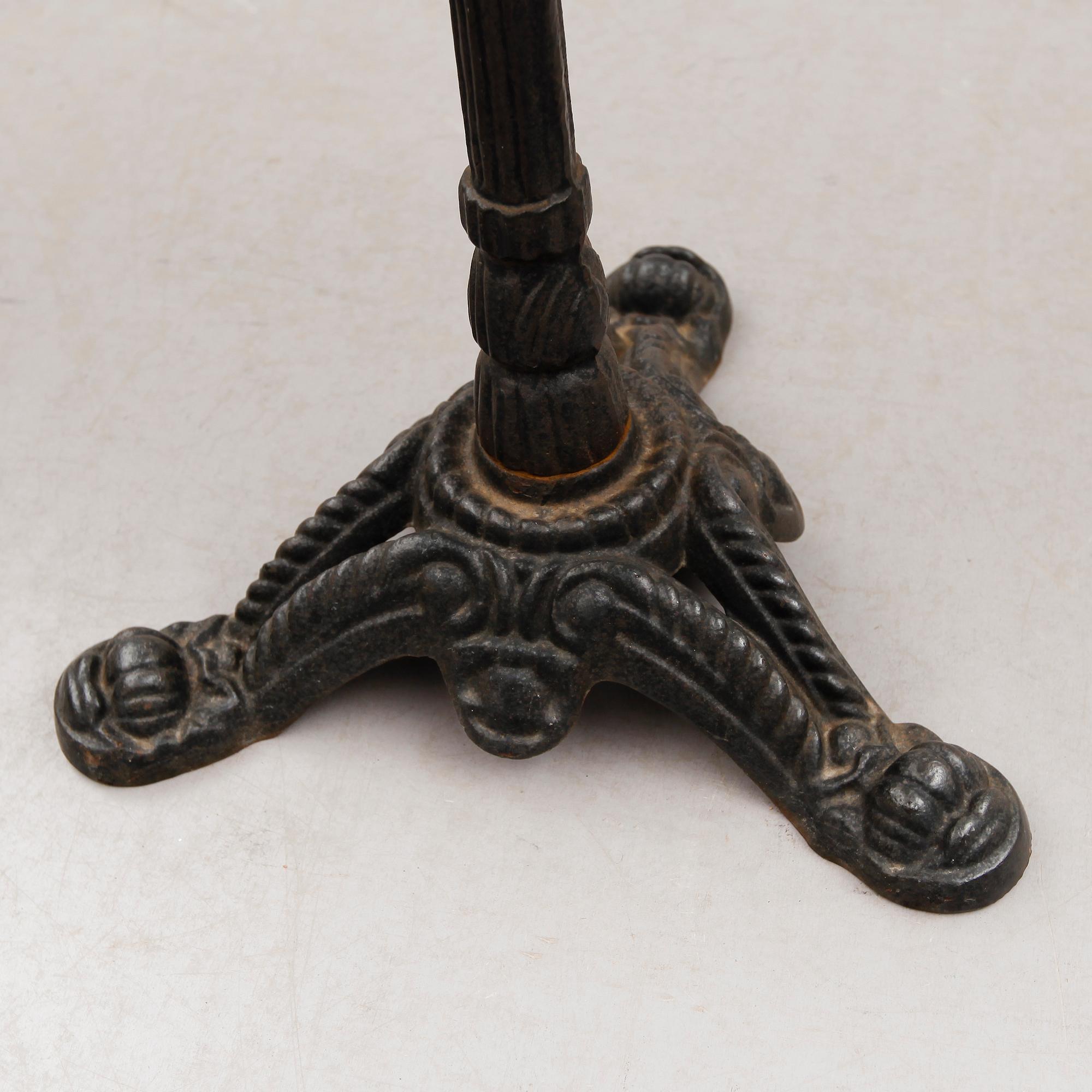 TRÄDGÅRDSBORD, 1900-/2000-tal.