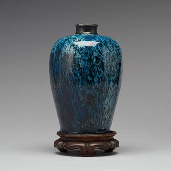 A flambé glazed vase, Qing dynasty, 19th Century.