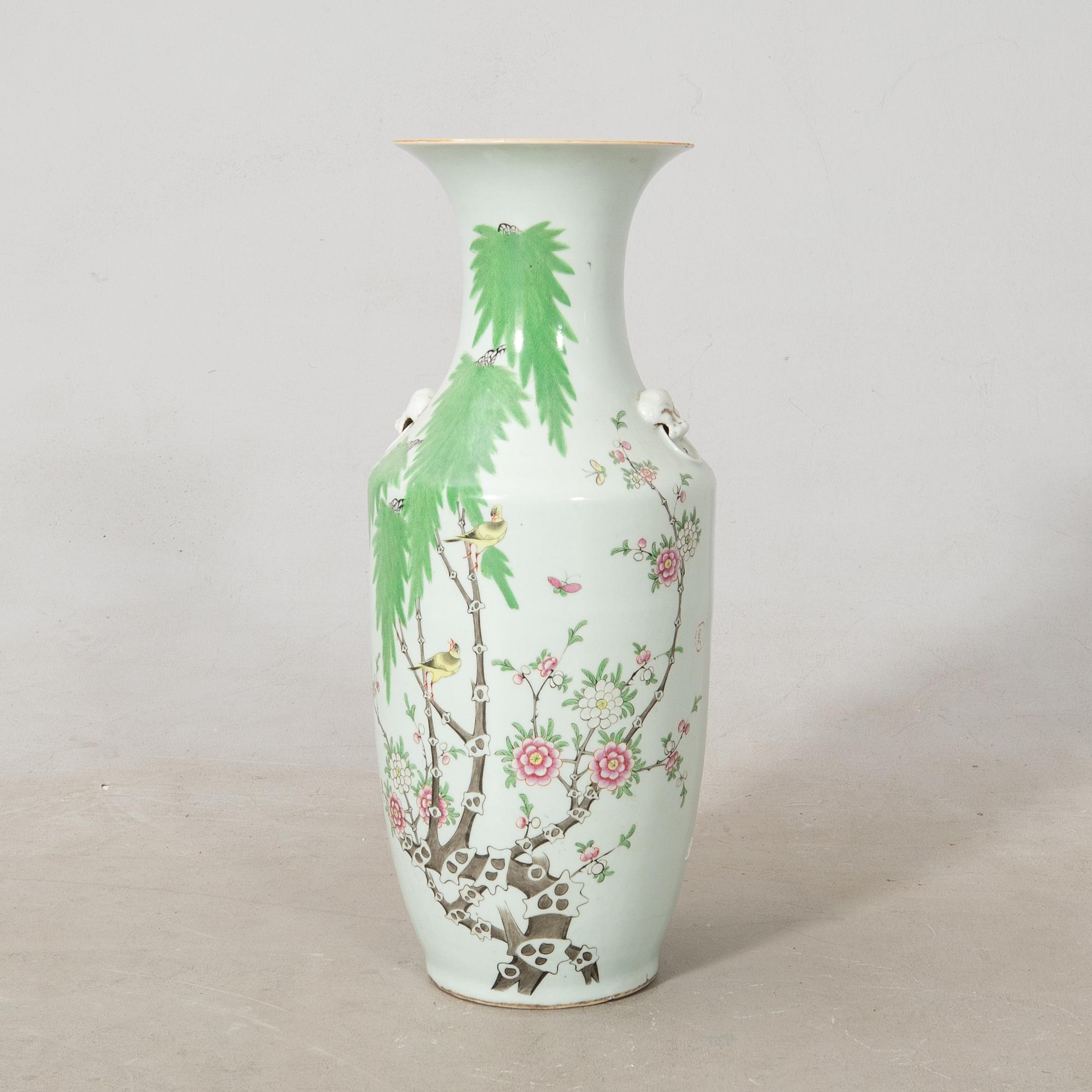 Floor vase China 20th century porcelain.