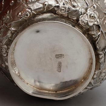 FLASKA, silver, orientalisk. Vikt ca 171 gram.