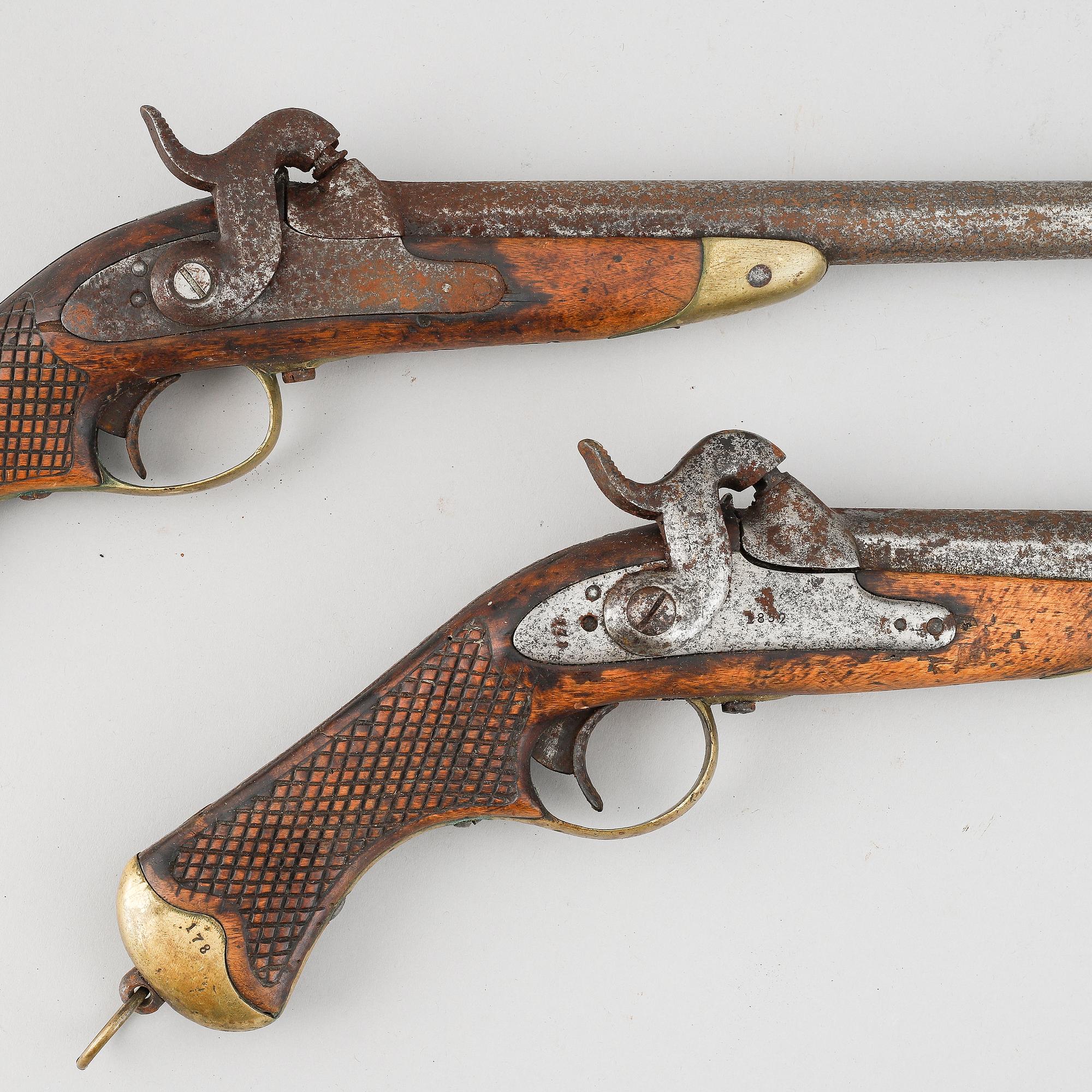 SLAGLÅSPISTOLER 2 st, m/1850, studsare och flankör.