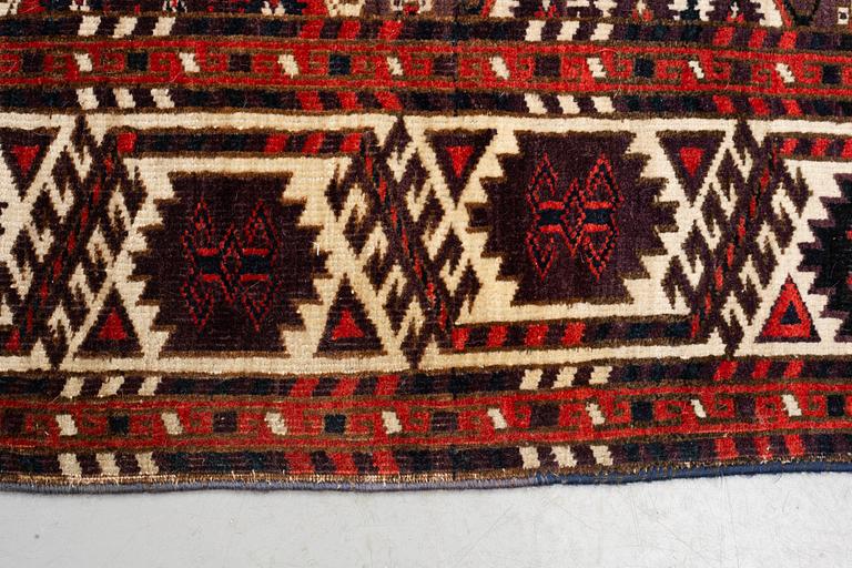 Matta,  an antique Chodor main carpet, Turkmenistan, ca 377-381,5 x 233-240 cm (as well as  2-2,5 cm flat weave.