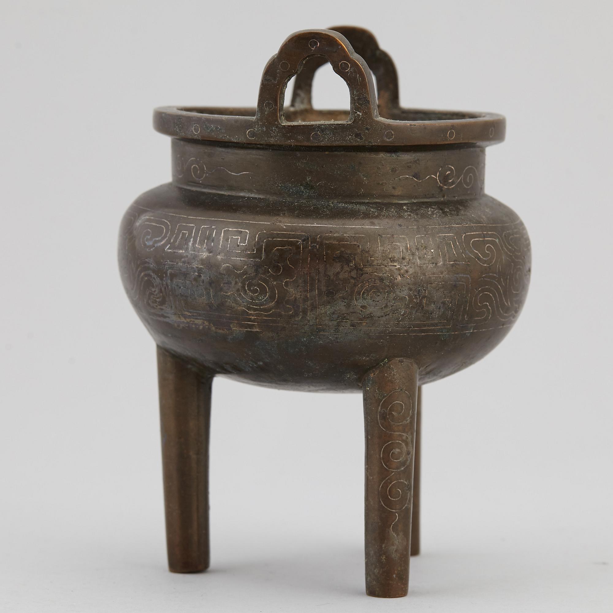 A Chinese bronze incense burner, 20th century.