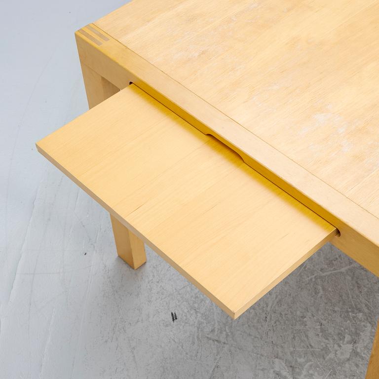 Niels Gammelgaard, bord, "Pelto", Designstudio Copenhagen.