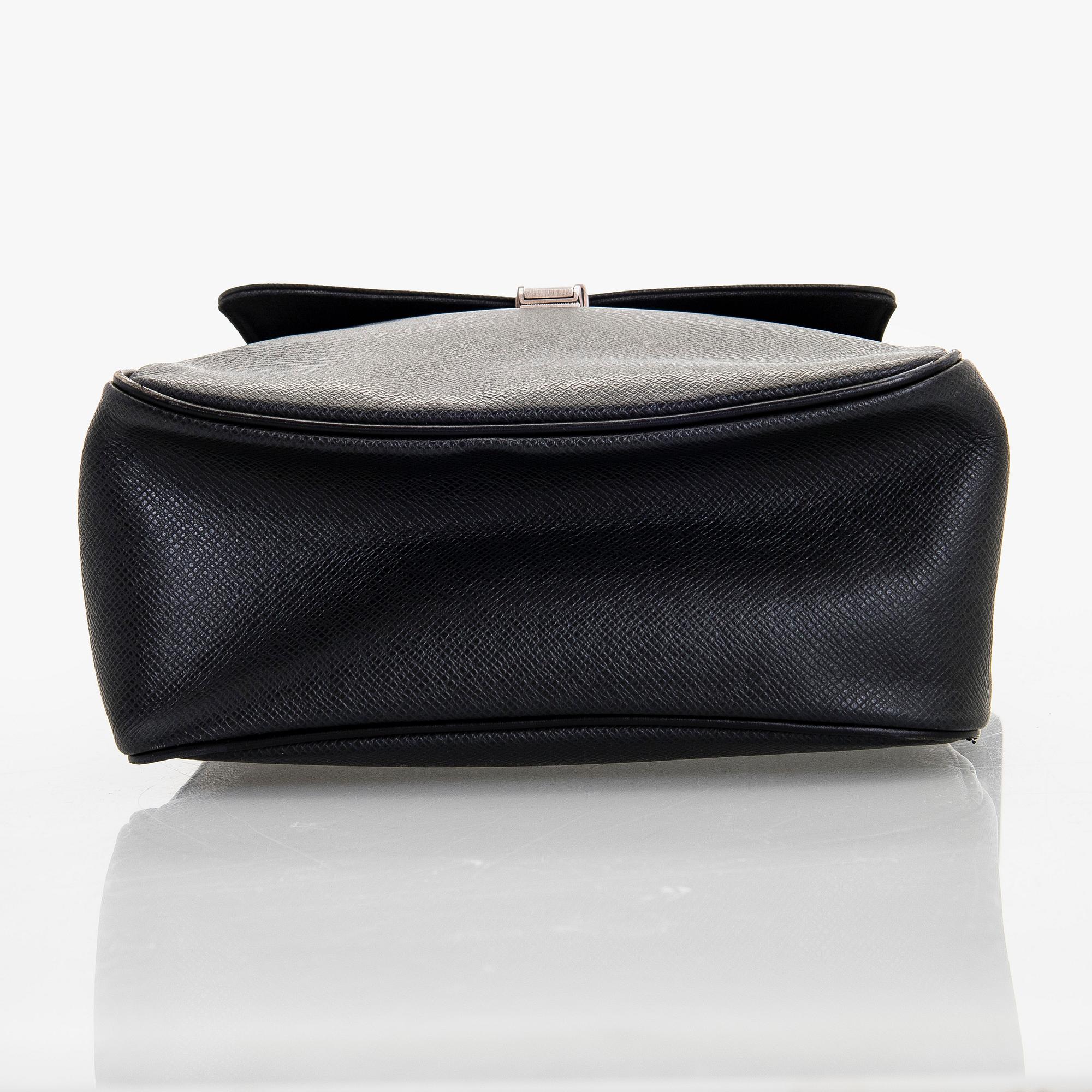 Louis Vuitton, A 'Yaranga' bag.