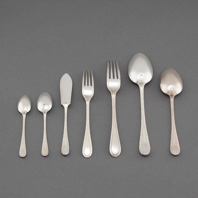 66 pieces of silver plate cutlery from Mappin & Webb in England, first half of the 20th century.