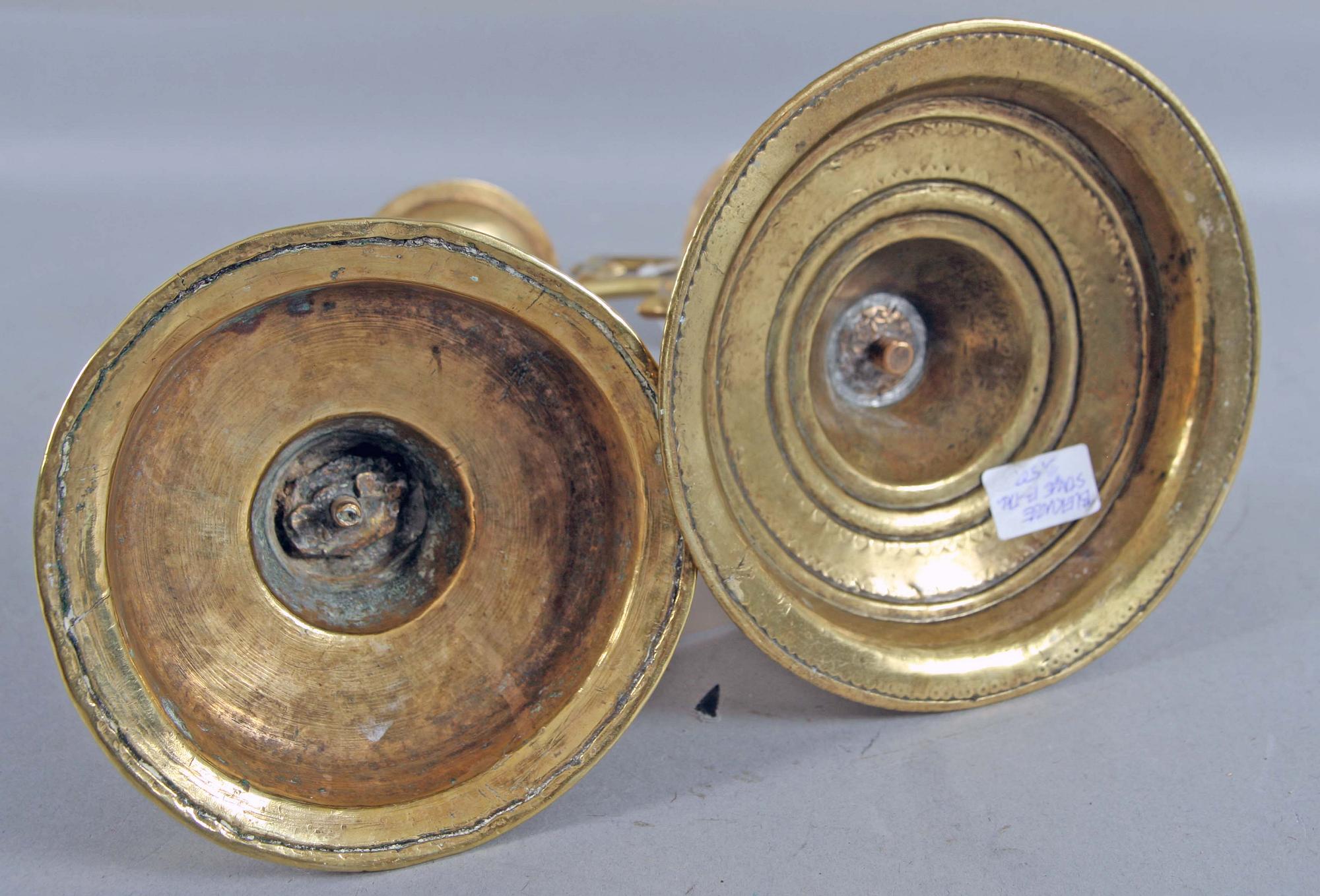 LJUSSTAKE och KANDELABER, mässing, 1700-talets andra hälft.