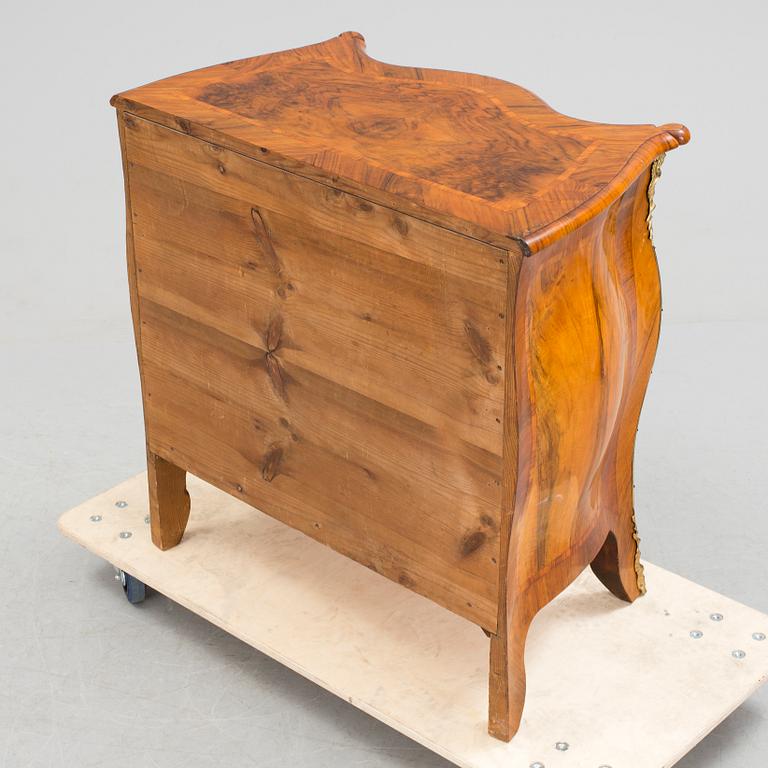 A late 19th century chest of drawers.