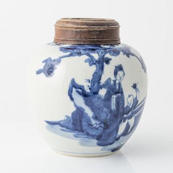 A blue-and white ginger pot, 19th century.