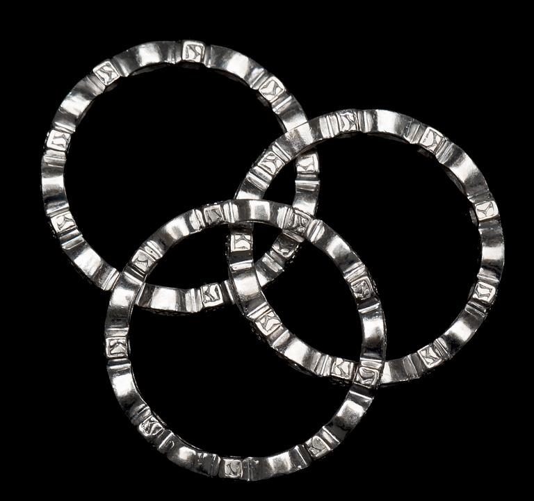 RINGAR, 3 st, 18 k vitguld med diamanter totalt ca 0.39 ct. Totalvikt ca 6 g.