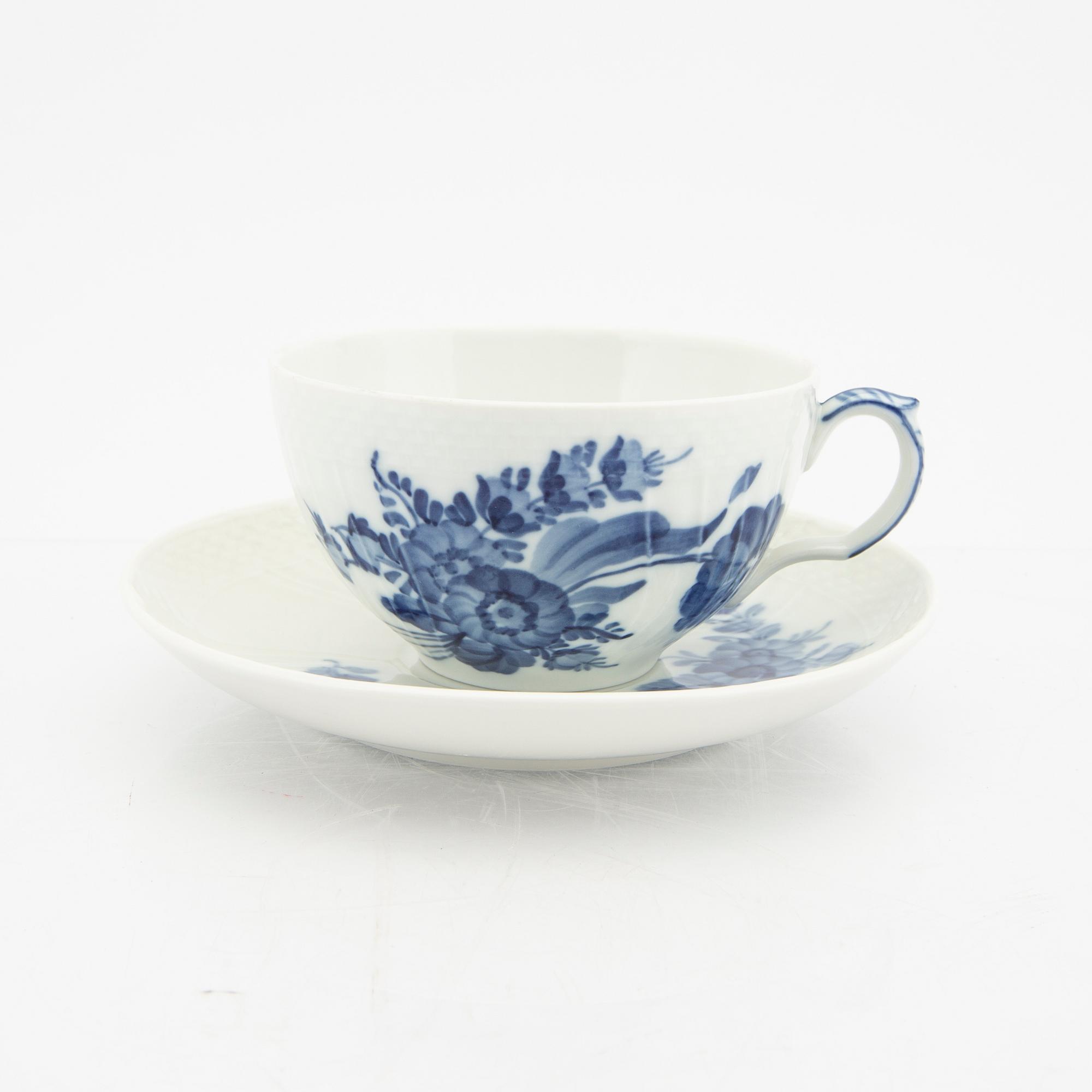A 41 pcs Blå Blomst porcelain service Royal Copenhagen.