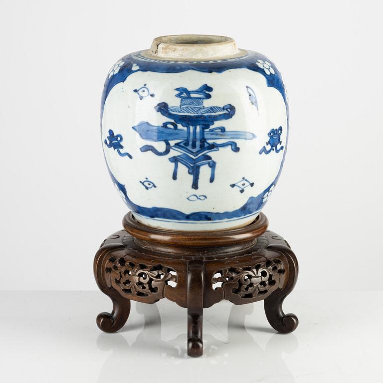 Bojan / kruka, porslin, Kina, Qingdynastin, Kangxi (1662-1722).