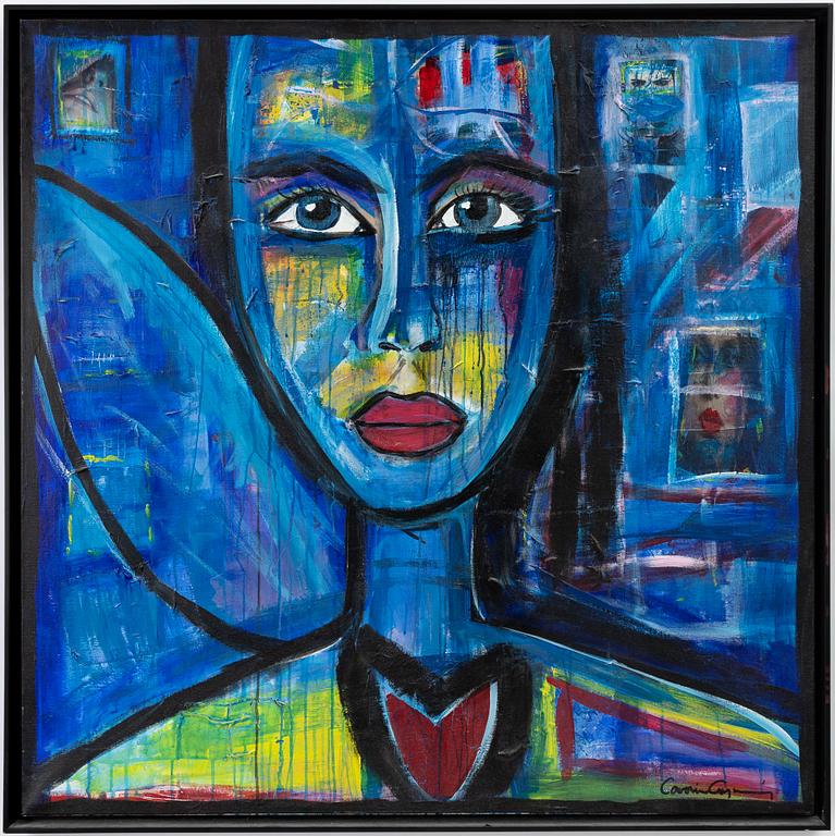 Carolina Gynning, Porträtt mot blå fond.