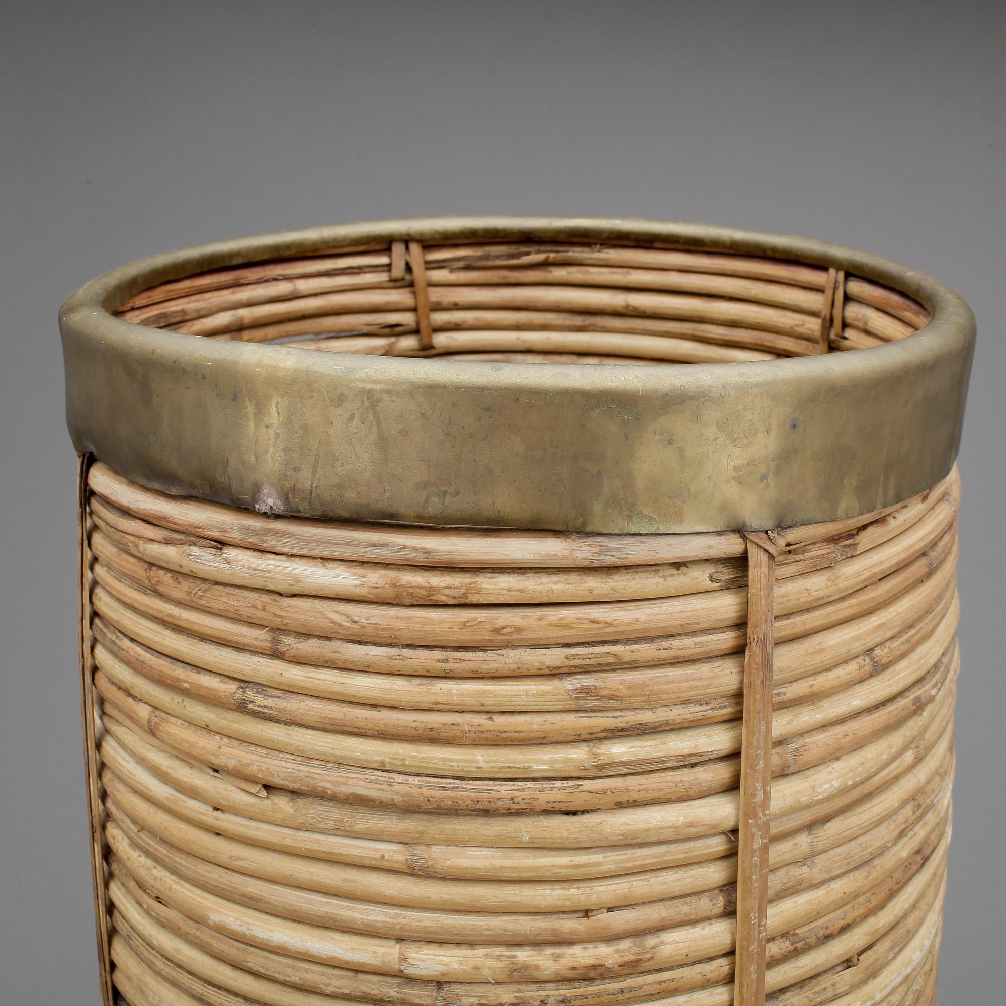 PARAPLYSTÄLL, 1900-talets första hälft.