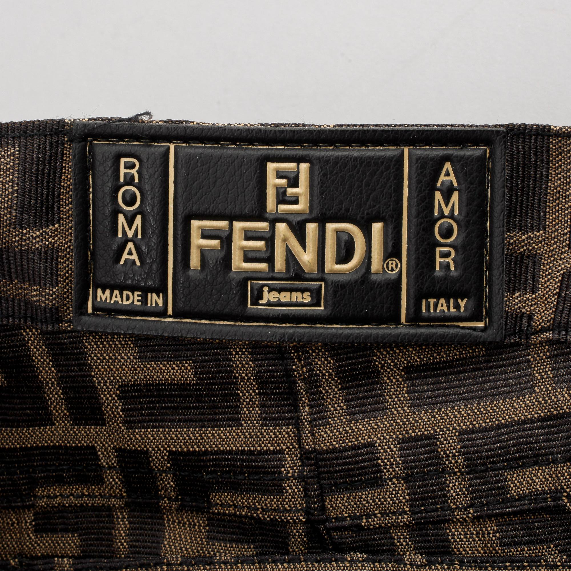 BYXOR/JEANS och BOOTS, Fendi.