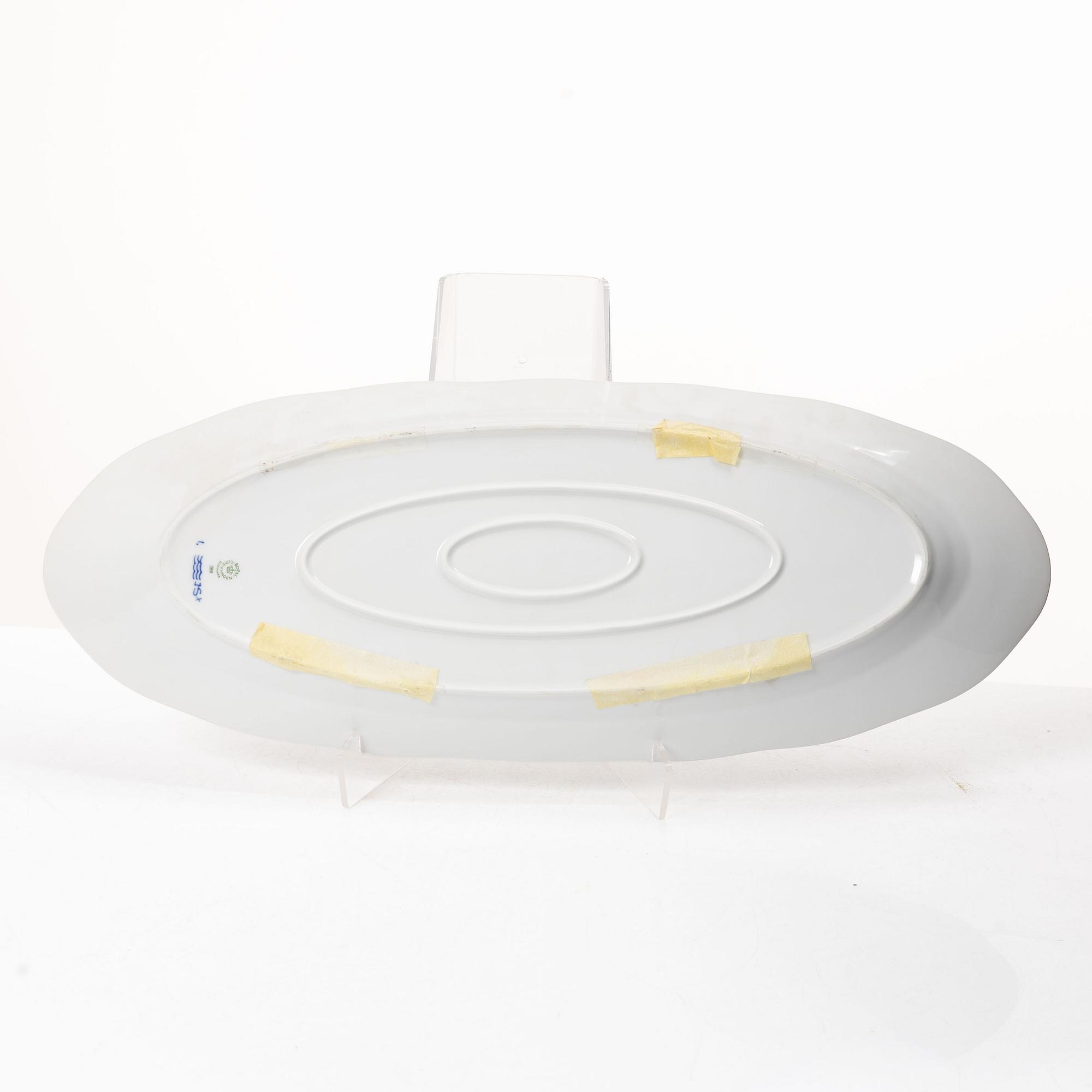 Royal Copenhagen, Fish platter, “Musselmalet Riflet”, Denmark, 1992–99.