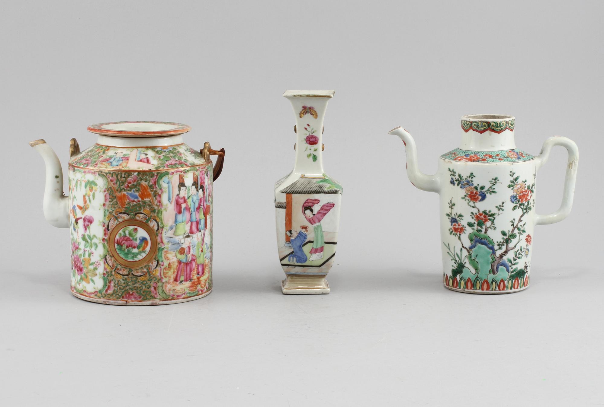 VAS samt KANNOR, 2 st, porslin, Kina, 1800-tal.