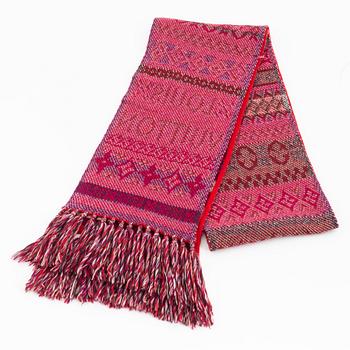 Louis Vuitton, mössa och halsduk.