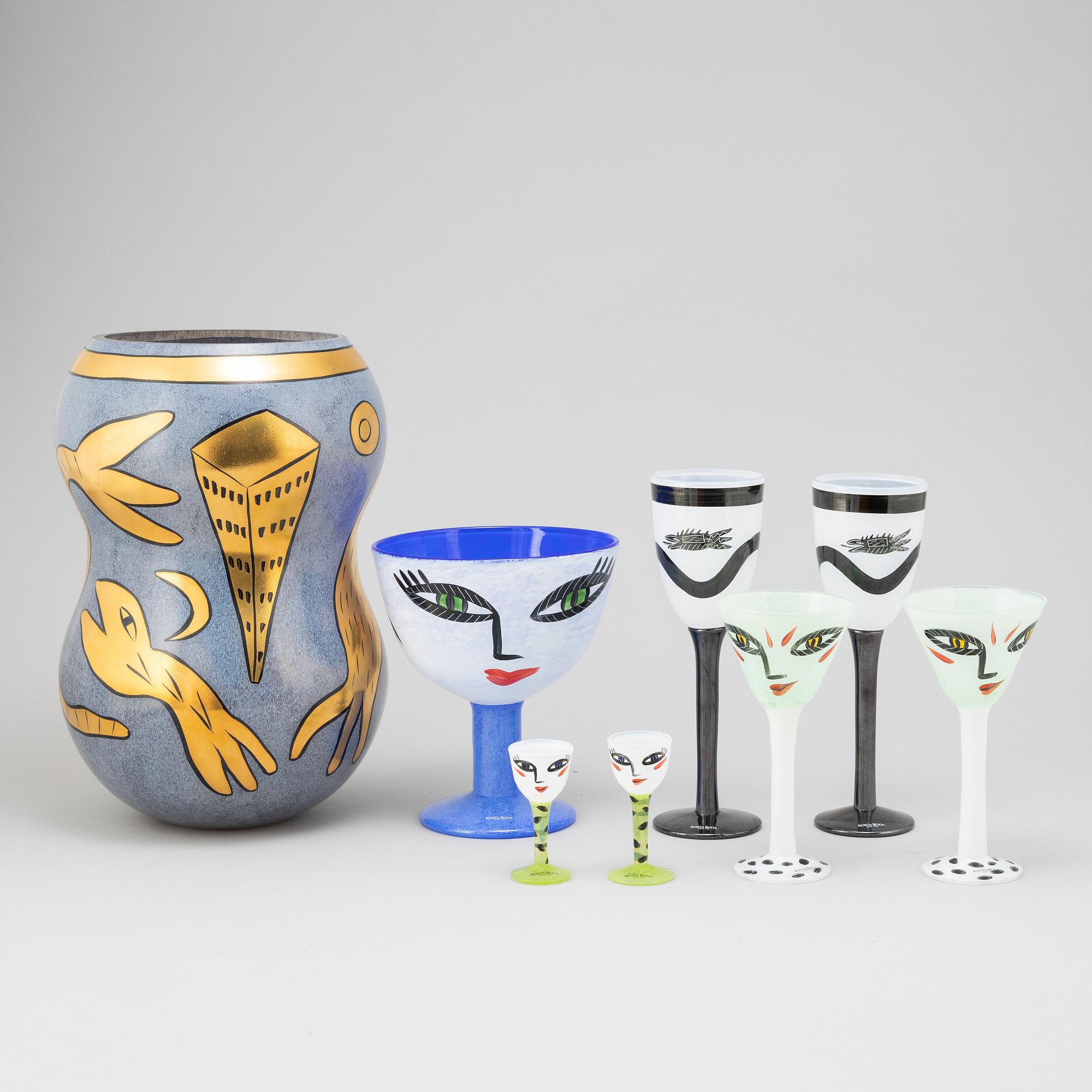 Ulrica Hydman-Vallien, vas, pokal, samt 6 glas, Kosta Boda, signerade.
