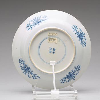 A set of six blue and white dinner plates, Qing dynasty, Kangxi (1662-1722).