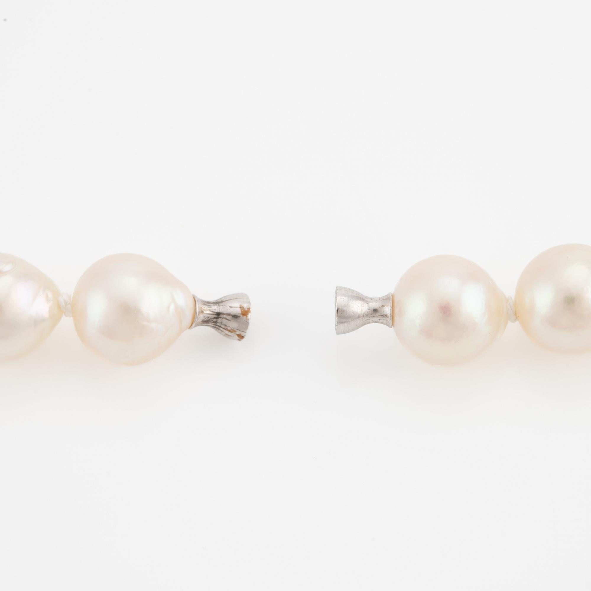 Cultured pearls necklace.