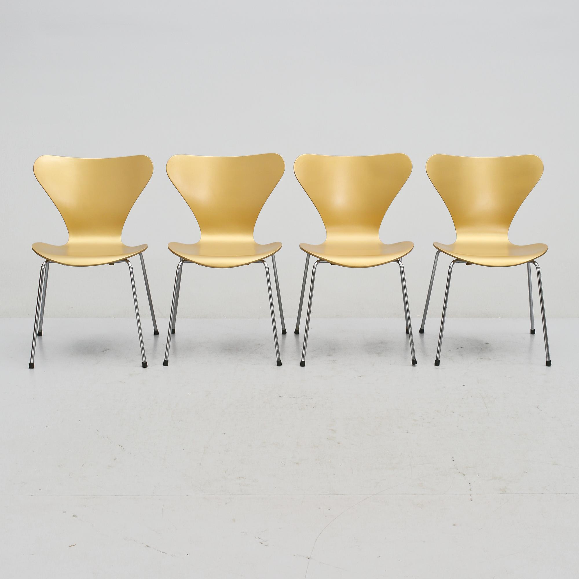 STOLAR, 4 st, "Sjuan", Arne Jacobsen för Fritz Hansen, Danmark. 1970-tal.