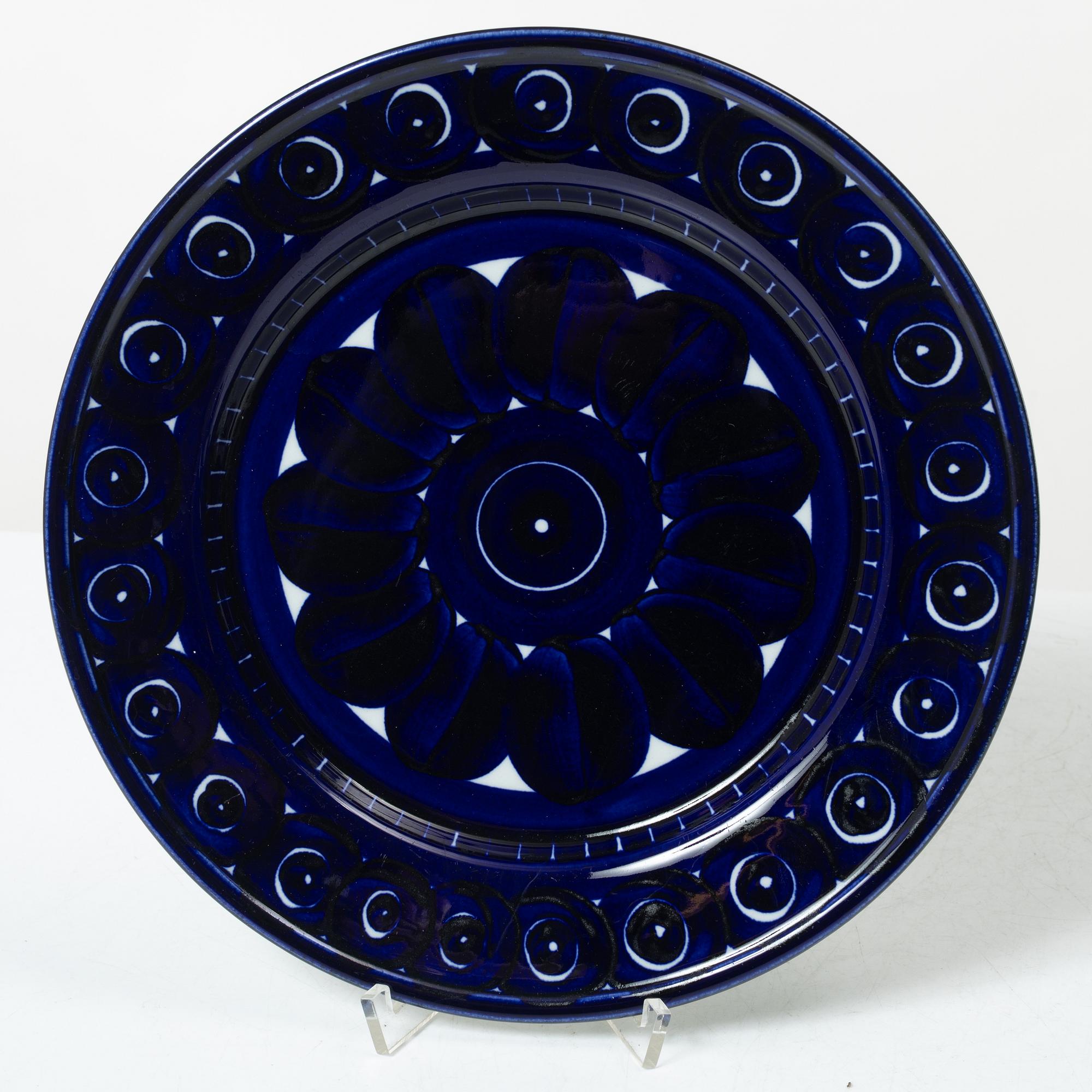 Ulla Procopé, 15 pieces of a 'Valencia' porcelain dining service, Arabia, Finland.