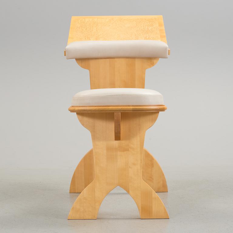 a "plugghästen" chair by Peter Lind.