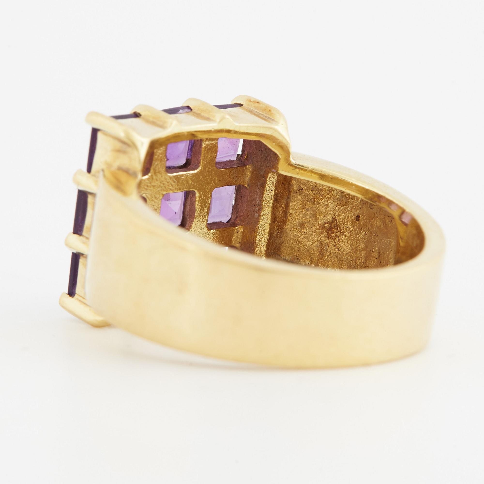 Breuning, a pair of earrings, a pendant and a ring.