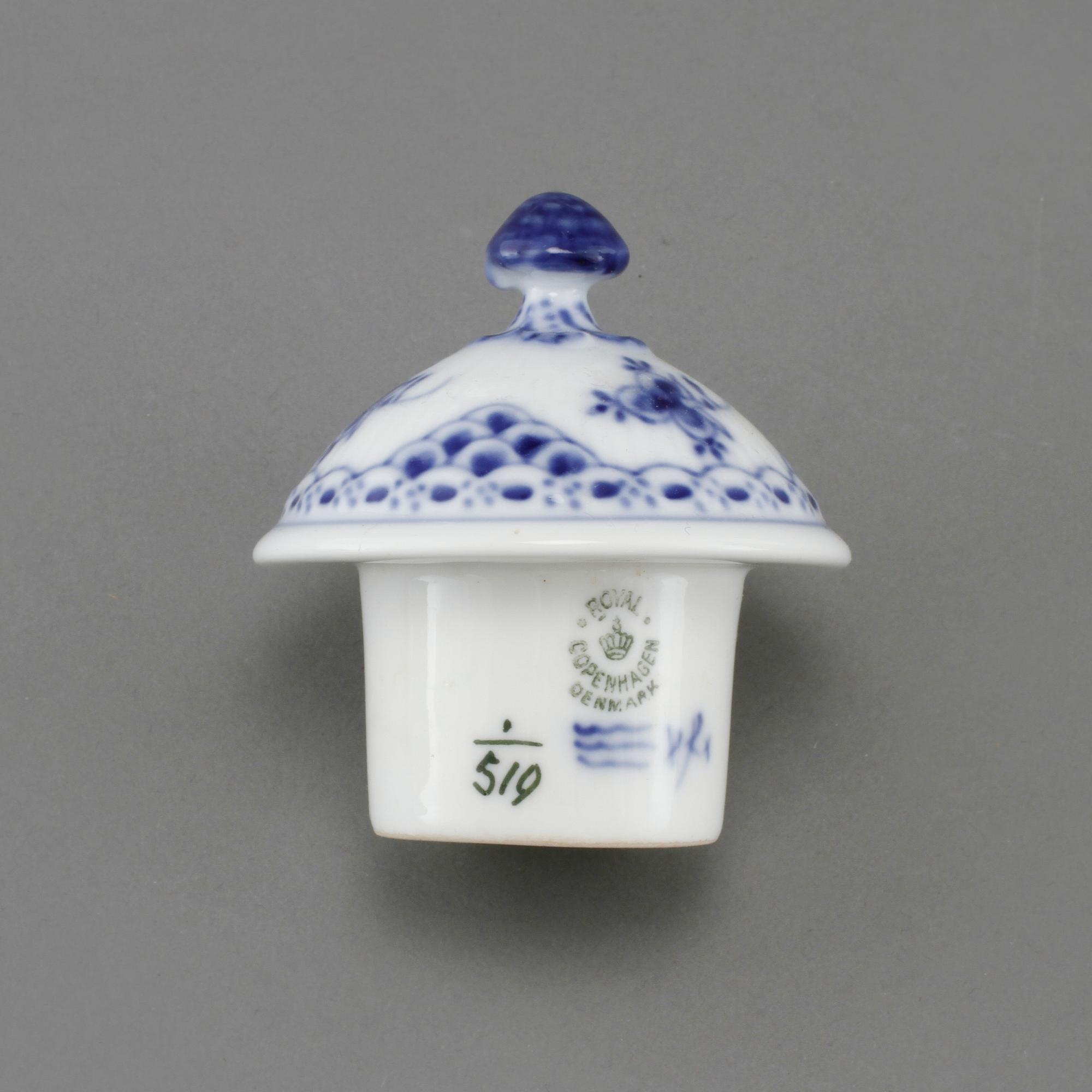 SERVISDELAR, 27 st, porslin, "Musselmalet", Royal Copenhagen, Danmark, 1900-talets andra hälft.