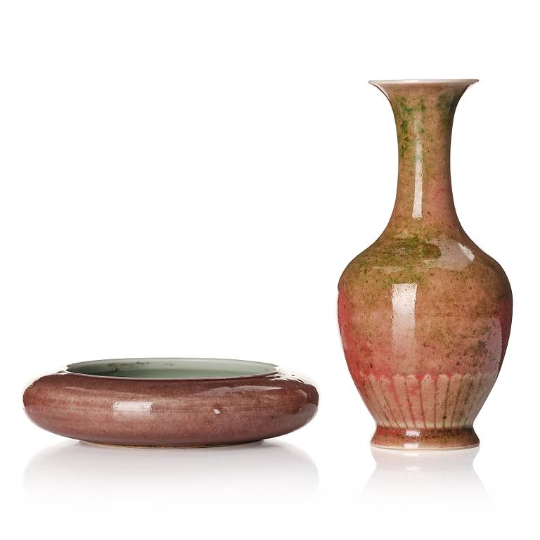 A peach-bloom vase and brushpot, Qing dynasty with Kangxi mark, the brushpot later.