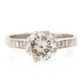 Ring in 18K white gold set with a brilliant-cut diamond.