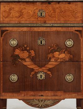 BYRÅ, av Gustaf Foltiern (mästare i Stockholm 1771-1804) , ej signerad. Gustaviansk.