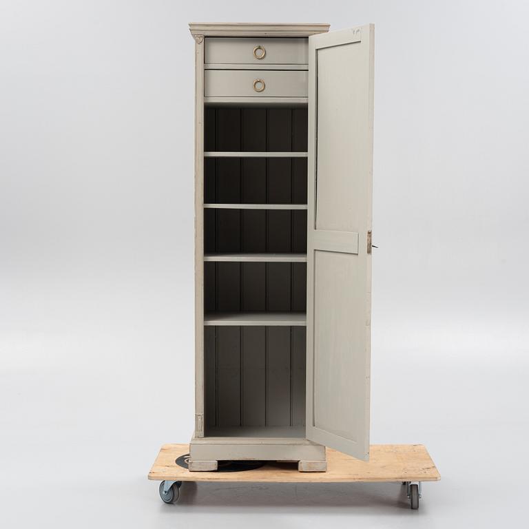 Skåp, gustaviansk stil, 1900-talets början.