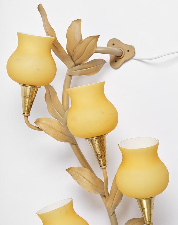 Scandinavian Modern, an imposing wall lamp, 1940s.