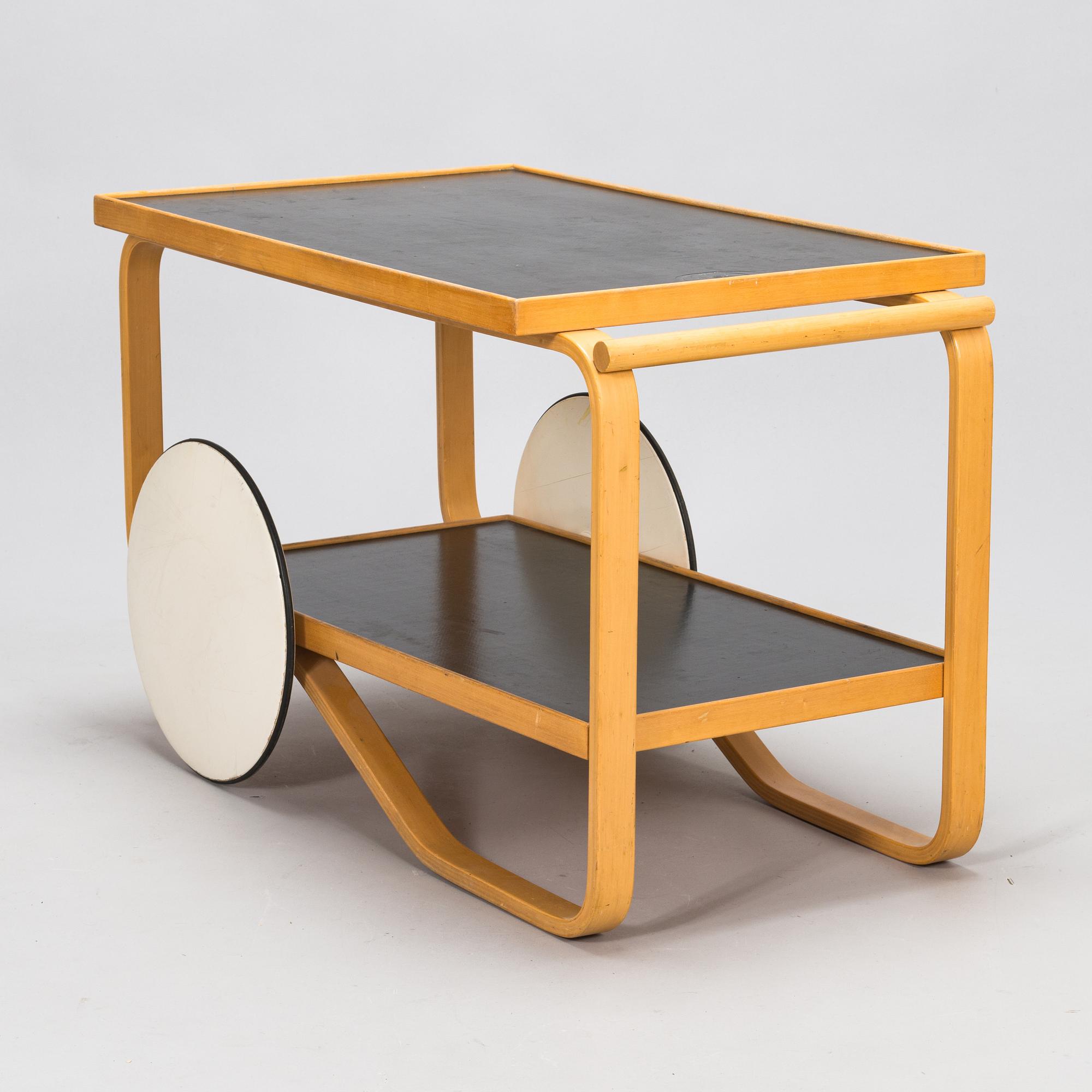 Alvar Aalto, tarjoiluvaunu malli 98, O.Y. Huonekalu-ja Rakennustyötehdas A.B. 1900-luvun puoliväli.