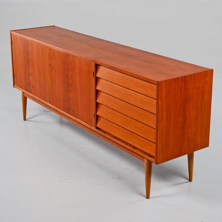 SIDEBOARD, Sverige, 1900-talets mitt.