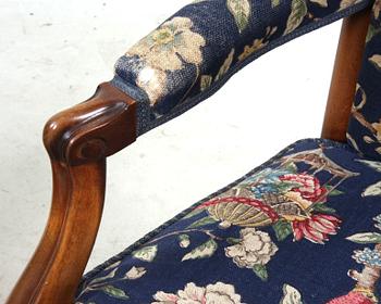 FÅTÖLJER, 2 st snarlika, Gripsholmsmodell, 1900-tal.