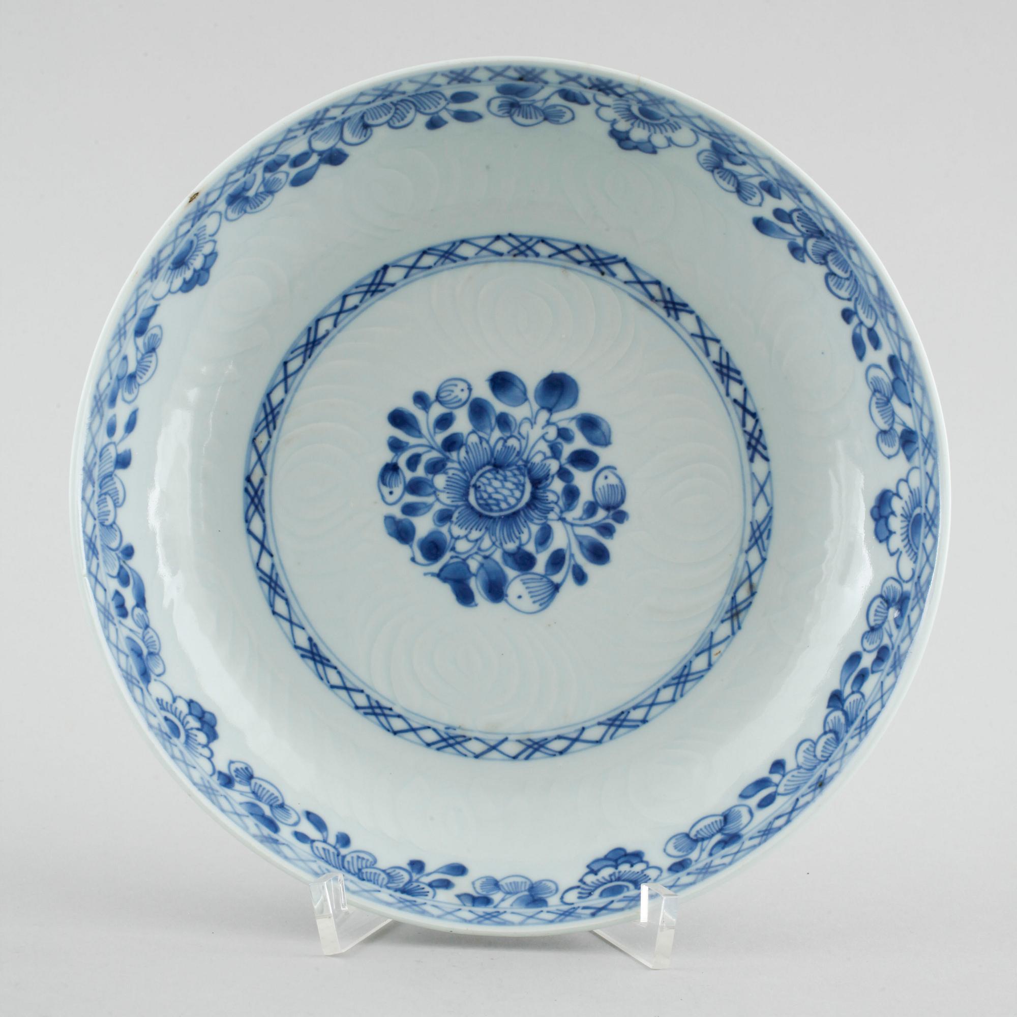 A soup plate, three dishes and a small box, China, 18th and 19th century.