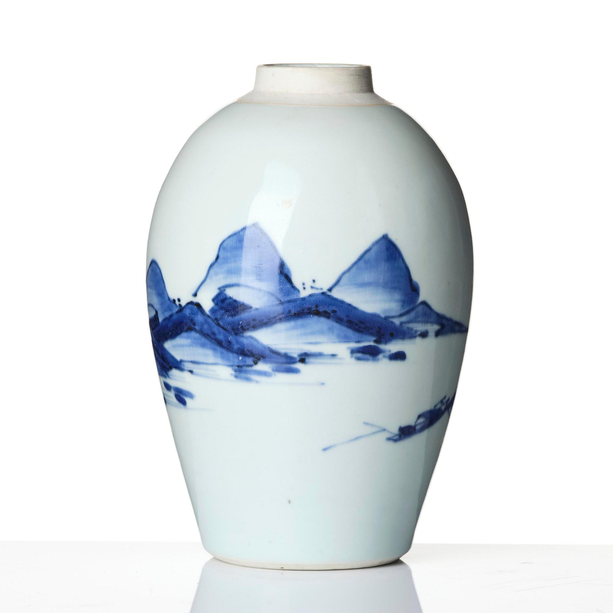 A blue and white 'landscape' vase, Transition, 17th century.