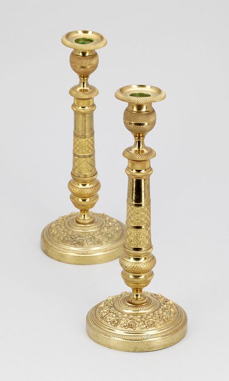 LJUSSTAKAR, ett par, mässing, empire, 1800-tal.