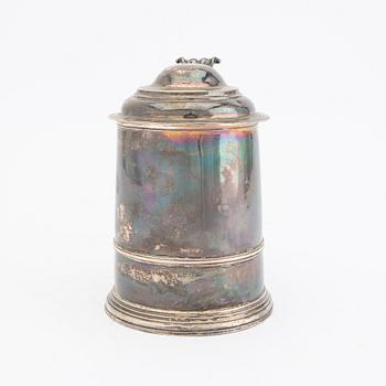 An English 18th century silver tankard.