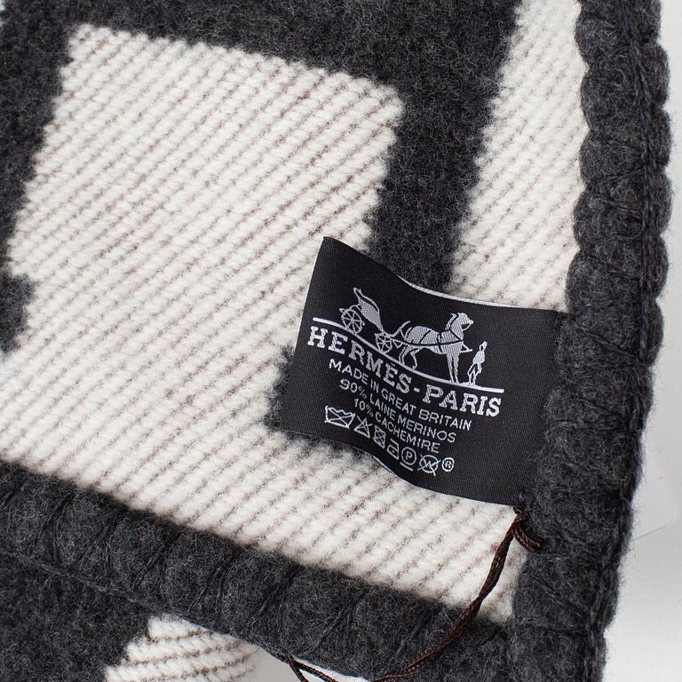 Hermès, A wool/cashmere throw, "Avalon".