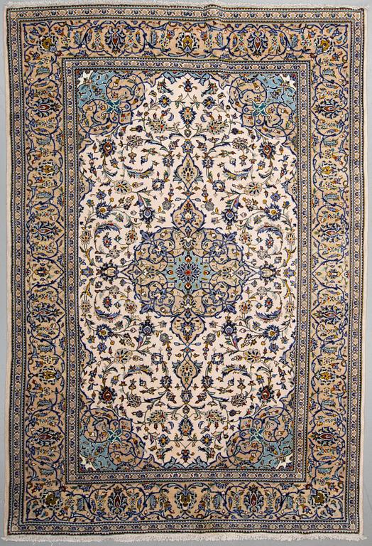 A CARPET, Kashan. 355 x 238 cm.