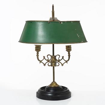 Skrivbordslampa för två ljus, sk bouilottelampa, 1800-talets slut.