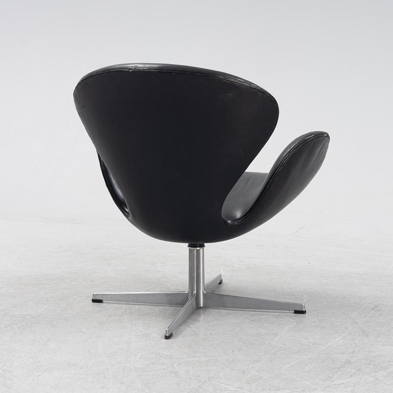 Arne Jacobsen,  fåtölj, "Svanen", Firtz Hansen, Danmark, 1960/70-tal.