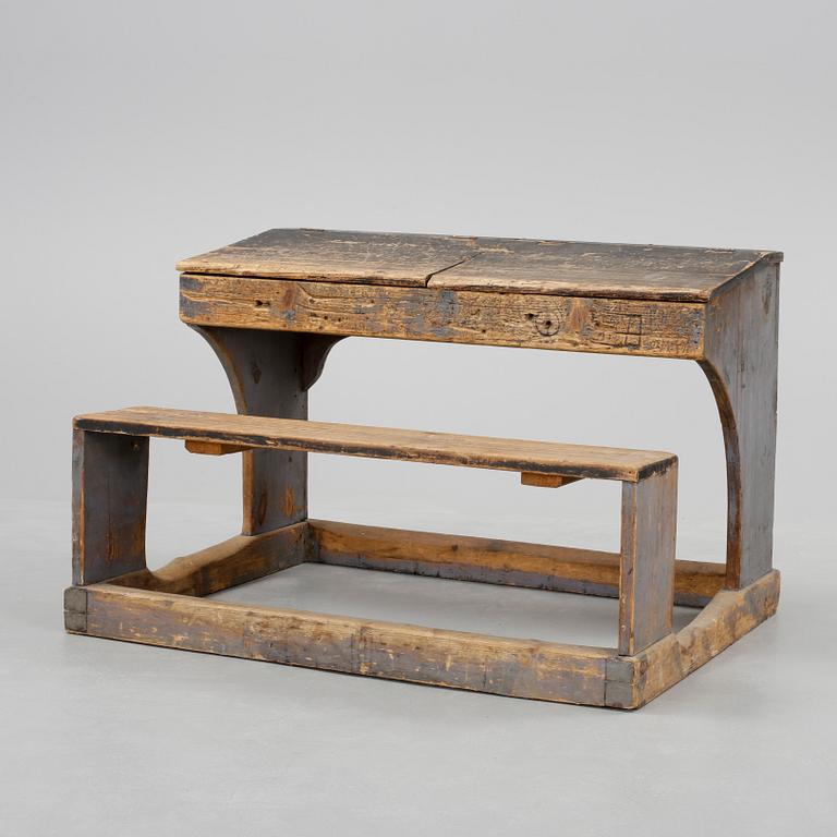 SKOLBÄNK, allmoge, 1800-talets mitt.