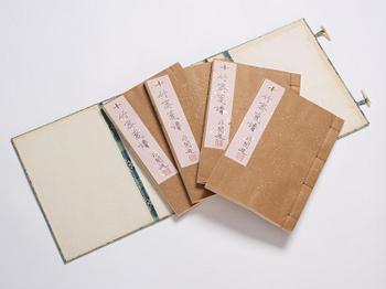 Bok med träsnitt, fyra volymer. "Shi zhu zhai jian pu" av Hu Zhengyan.